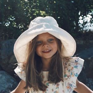 Kids white linen bucket hat by French brand Atelier Des Filles